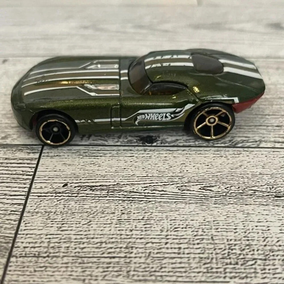 2008 Mattel Hot Wheels Fast FeLion Metallic Green Sports Car 1:64 Diecast - Picture 3 of 7